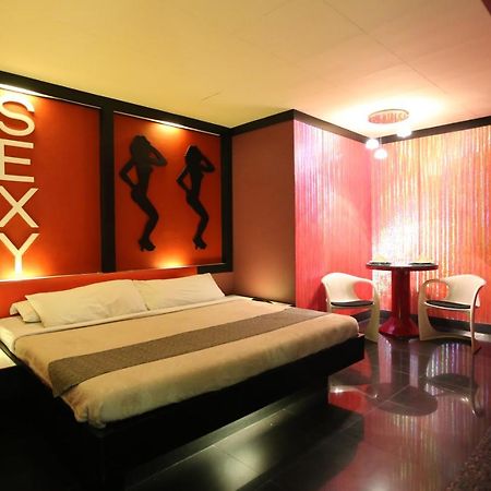 Victoria Court Suites Pasig Bagian luar foto