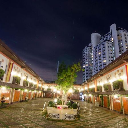 Victoria Court Suites Pasig Bagian luar foto