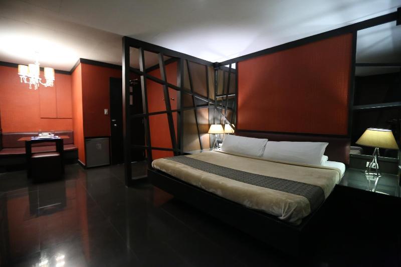 Victoria Court Suites Pasig Bagian luar foto