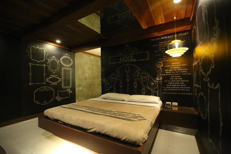 Victoria Court Suites Pasig Bagian luar foto