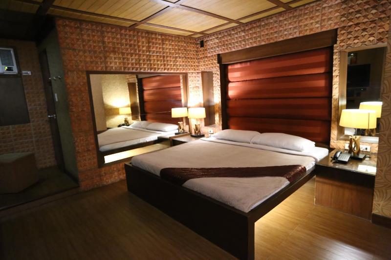 Victoria Court Suites Pasig Bagian luar foto