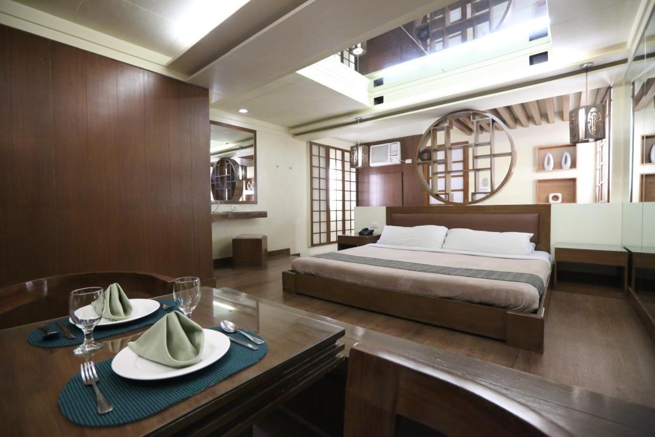 Victoria Court Suites Pasig Bagian luar foto